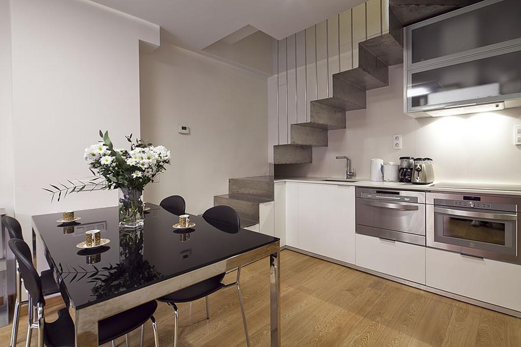 Apartment Barcelona Rentals - Pool Terrace In City Center Bagian luar foto