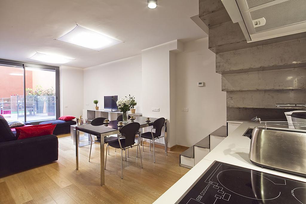Apartment Barcelona Rentals - Pool Terrace In City Center Bagian luar foto