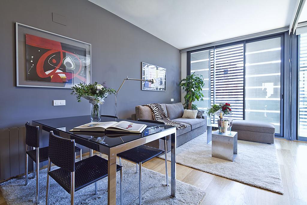 Apartment Barcelona Rentals - Pool Terrace In City Center Bagian luar foto