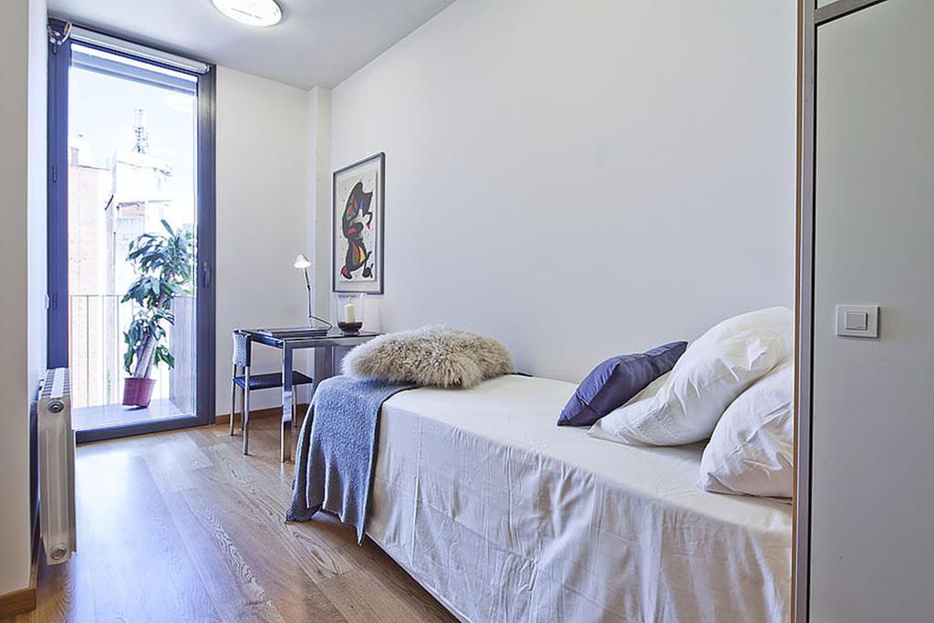 Apartment Barcelona Rentals - Pool Terrace In City Center Bagian luar foto