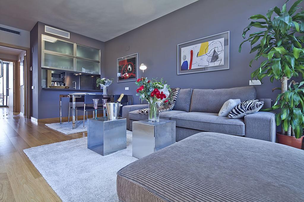 Apartment Barcelona Rentals - Pool Terrace In City Center Bagian luar foto