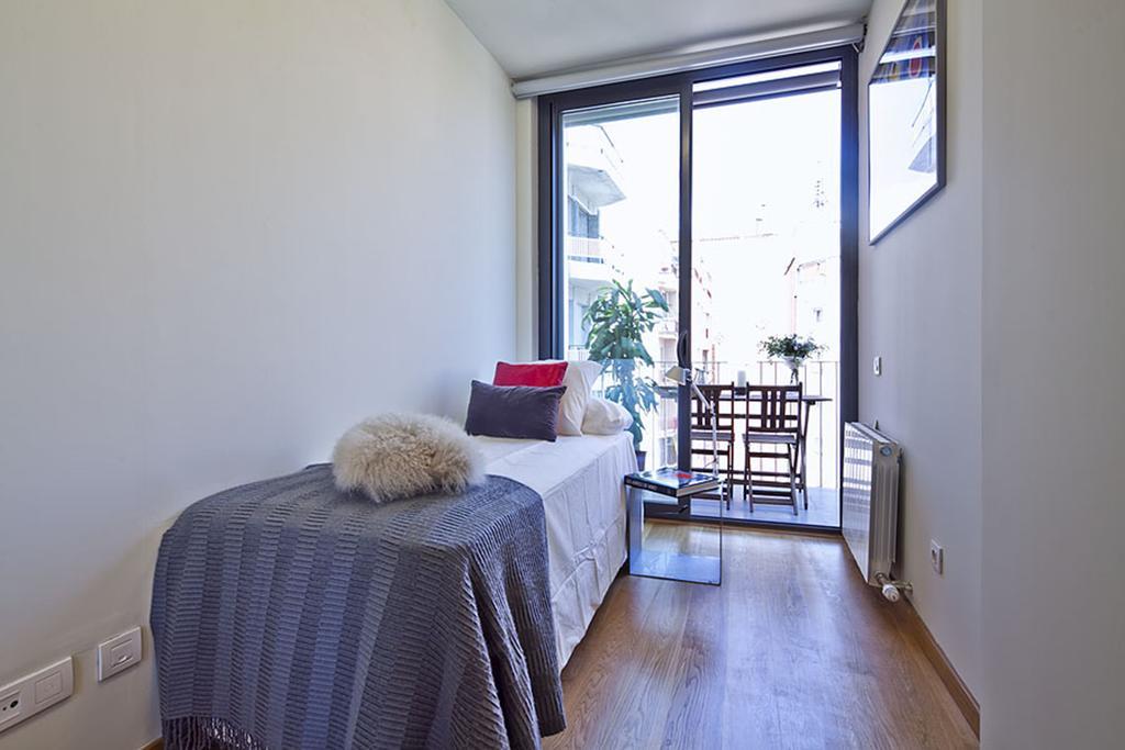 Apartment Barcelona Rentals - Pool Terrace In City Center Bagian luar foto