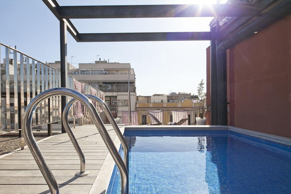 Apartment Barcelona Rentals - Pool Terrace In City Center Bagian luar foto